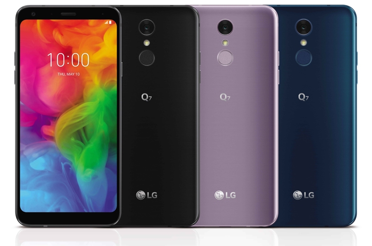 LG Q7 1.jpg